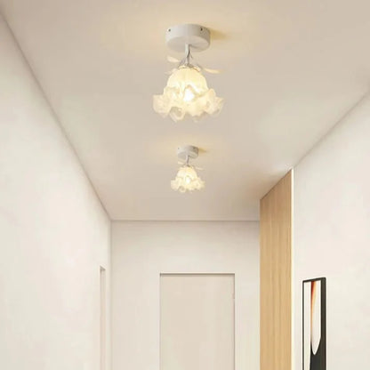 Eenvoudige Tiffany plafondlamp met minibloemen