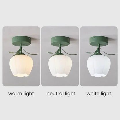 Eenvoudige Tiffany plafondlamp met minibloemen